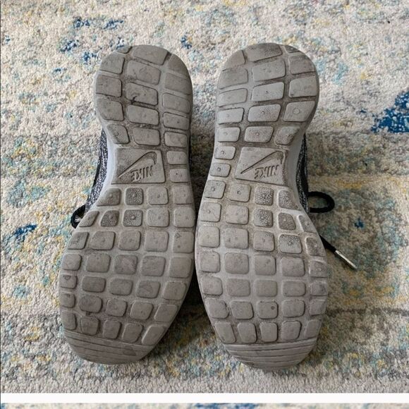 Nike Roshe Size 7 - Picture 3 of 4